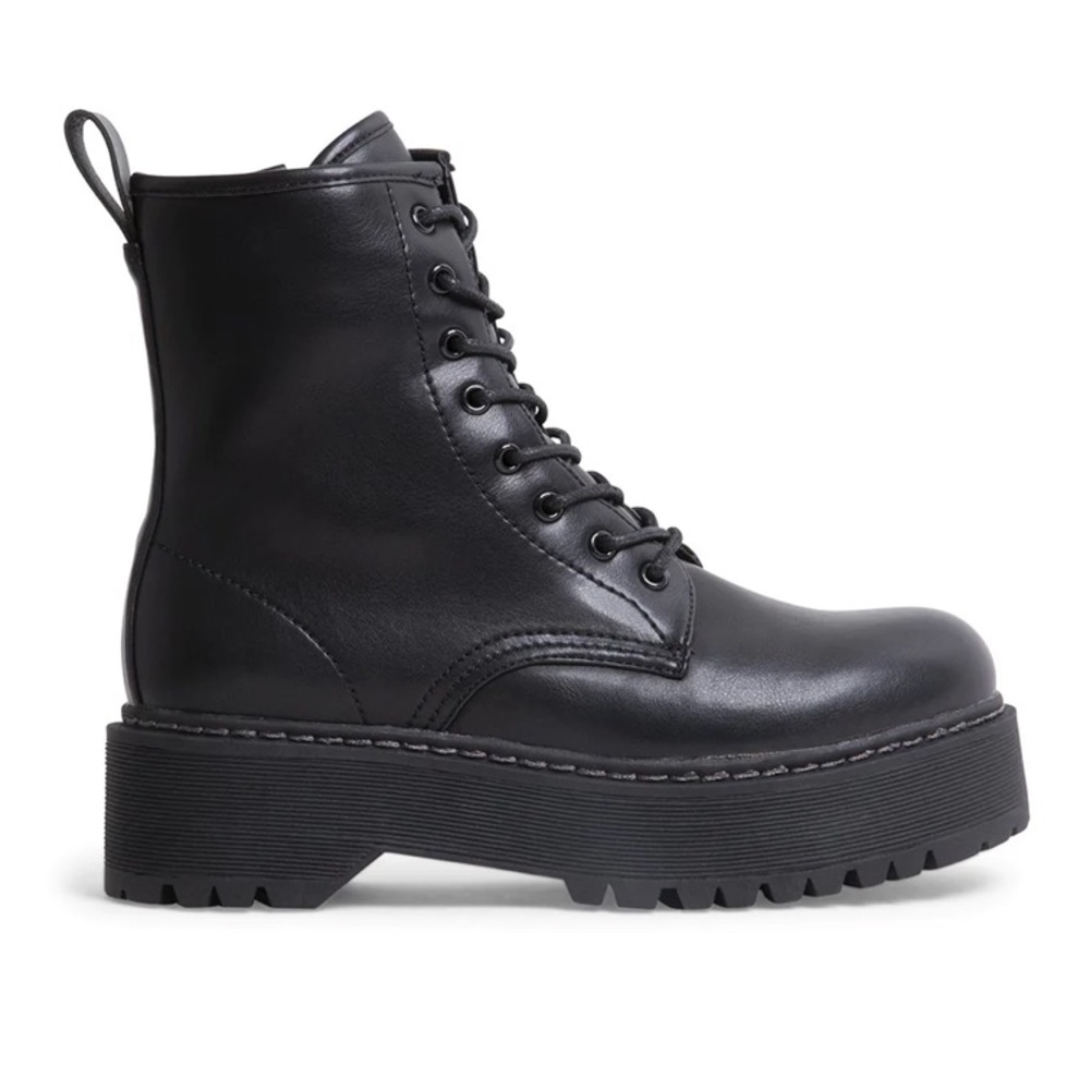 NWT Brand New Steve Madden Bettyy Black Combat Boots S:9 - Grunge Punk Goth